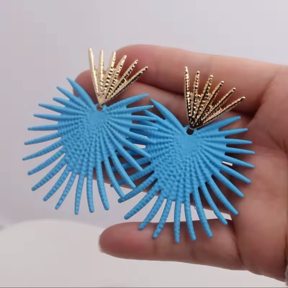 Zara “Radiance” Baby Blue Heart Crown Sunburst Beam Ray Regal Royal Gold Earring - Picture 14 of 14